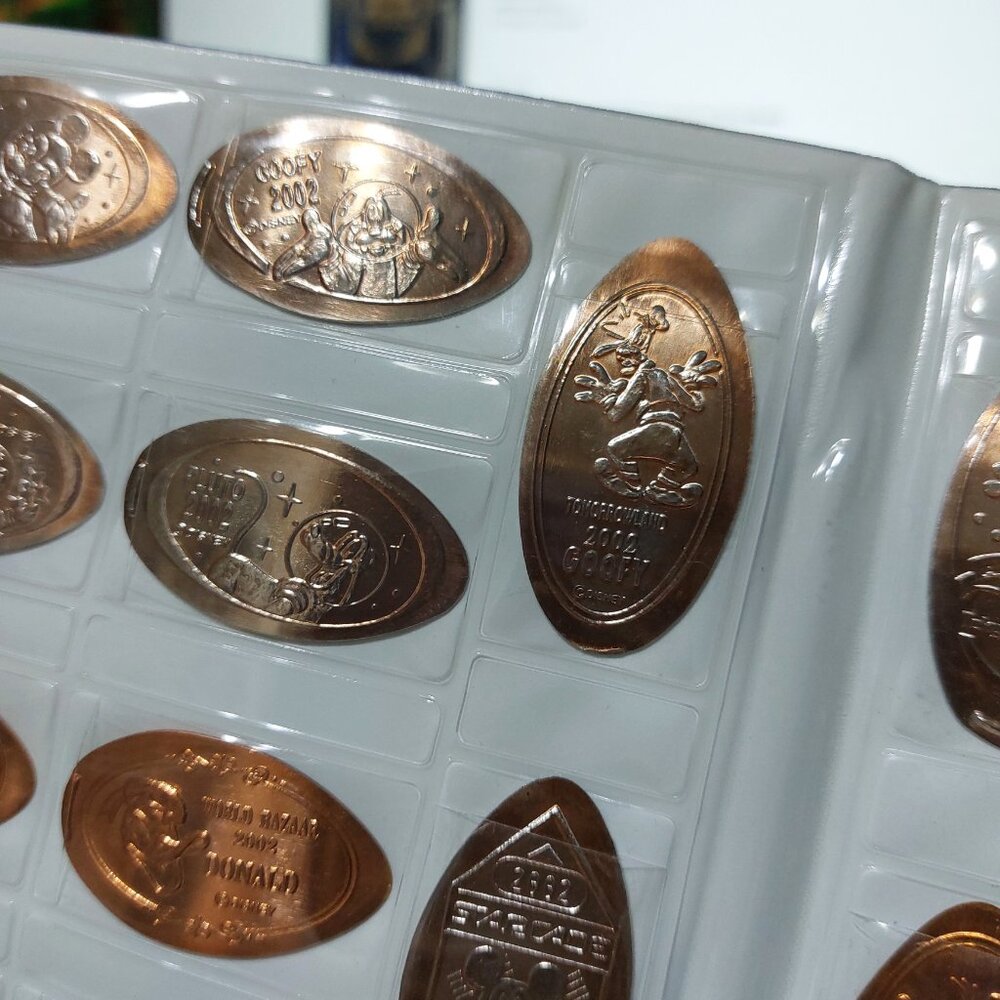 Tokyo Disneyland Souvenir Medallion Collection Book BLUE - Picture 6 of 11